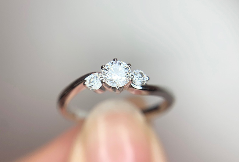 【金沢市】僕が選んだ婚約指輪。ポイントは真ん中のダイヤモンド！